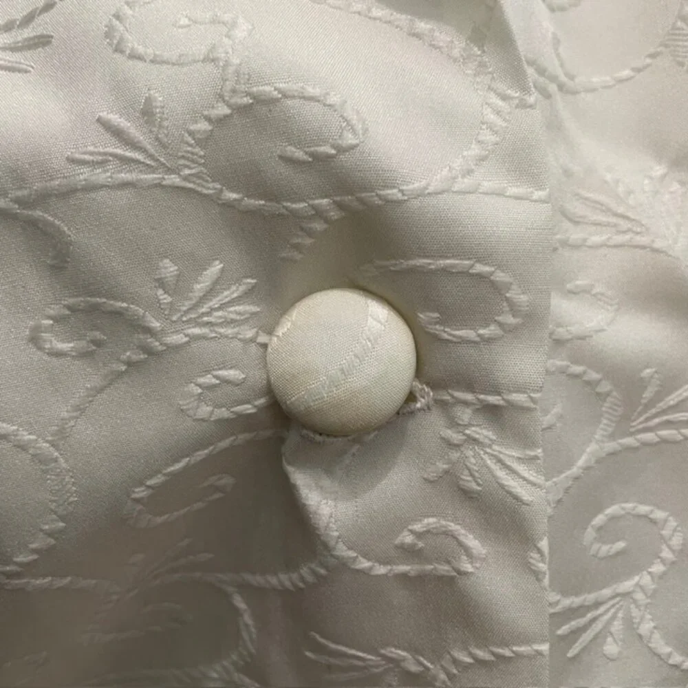 Vintage Ariel Late 80's Ivory Robe/House Coat with Scroll Pattern - Picture 7 of 9